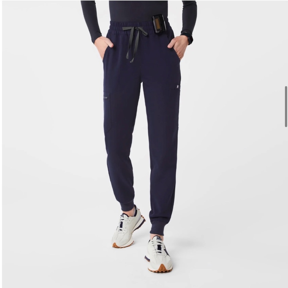 Women’s Fig’s Navy High Waisted Uman Relaxed - Jogger Scrub
Pants XS - Navy